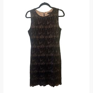 Sharagano black scalloped lace shift dress over a nude tan lining size 4